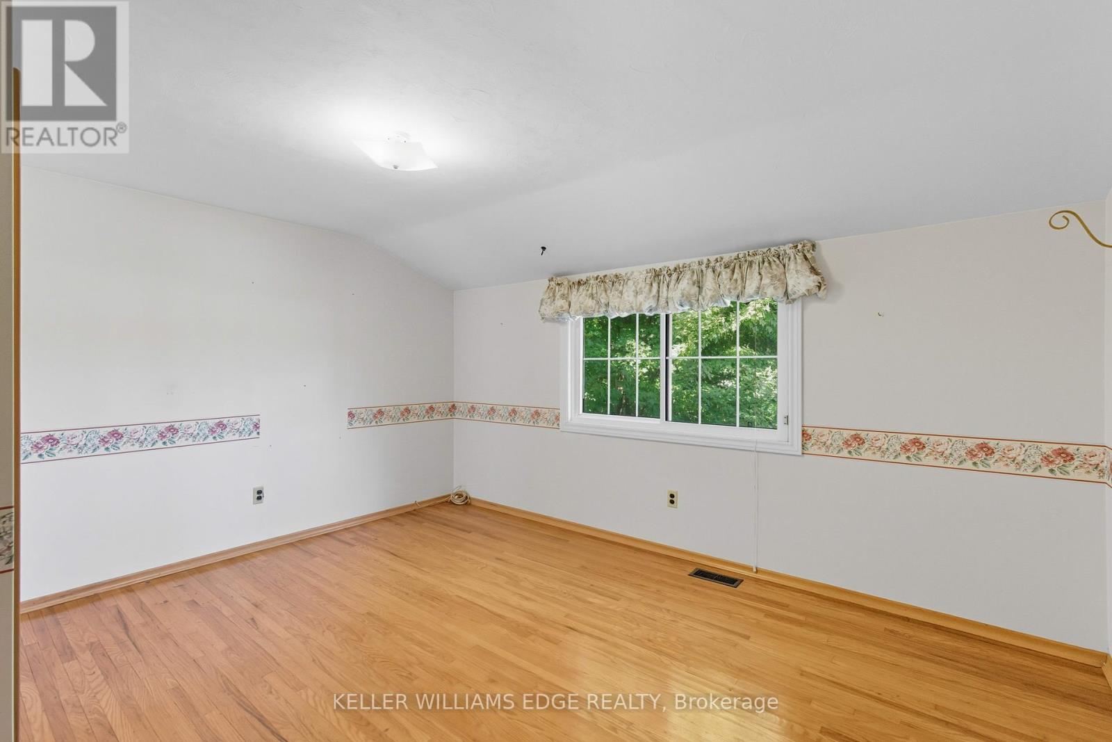 33 Goldfinch Road, Hamilton, Ontario  L9A 3W8 - Photo 29 - X12418138