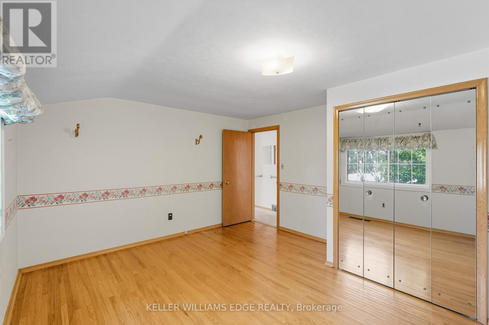 33 Goldfinch Road, Hamilton, Ontario  L9A 3W8 - Photo 30 - X12418138