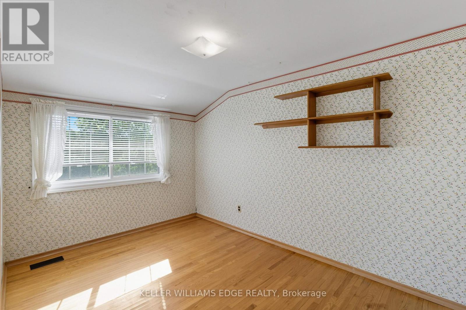 33 Goldfinch Road, Hamilton, Ontario  L9A 3W8 - Photo 31 - X12418138
