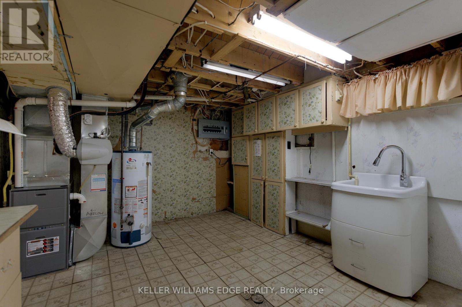 33 Goldfinch Road, Hamilton, Ontario  L9A 3W8 - Photo 39 - X12418138