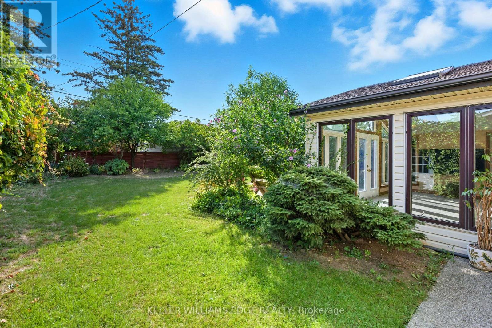 33 Goldfinch Road, Hamilton, Ontario  L9A 3W8 - Photo 43 - X12418138