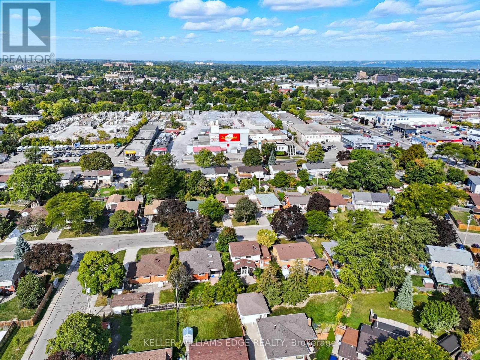 33 Goldfinch Road, Hamilton, Ontario  L9A 3W8 - Photo 46 - X12418138
