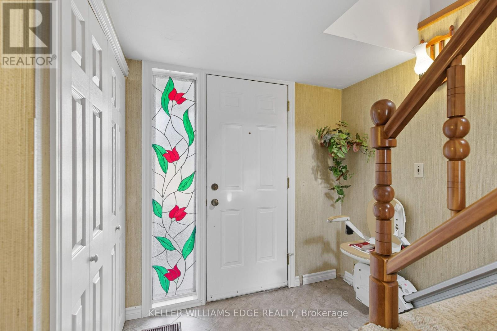 33 Goldfinch Road, Hamilton, Ontario  L9A 3W8 - Photo 7 - X12418138