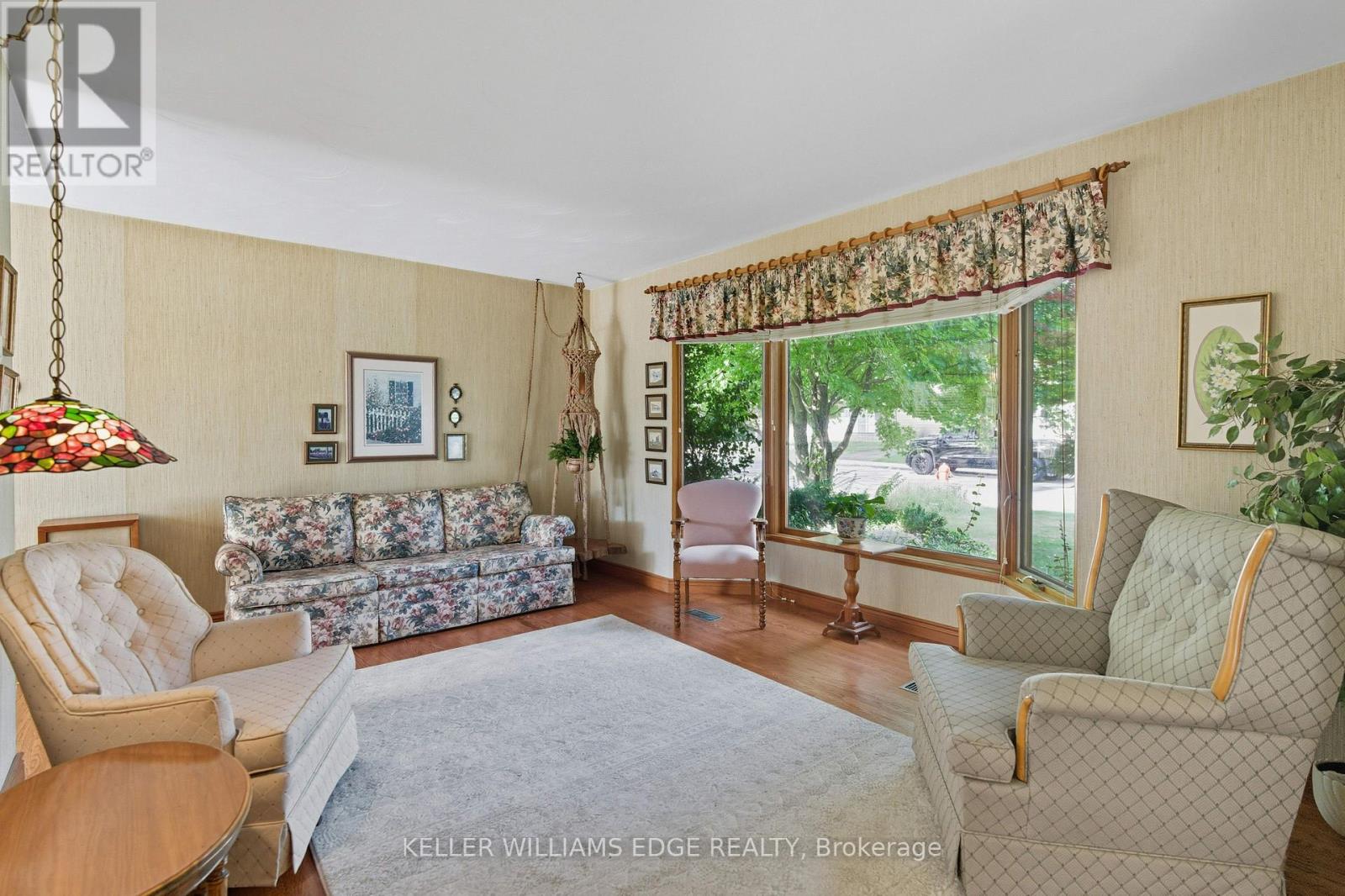 33 Goldfinch Road, Hamilton, Ontario  L9A 3W8 - Photo 8 - X12418138