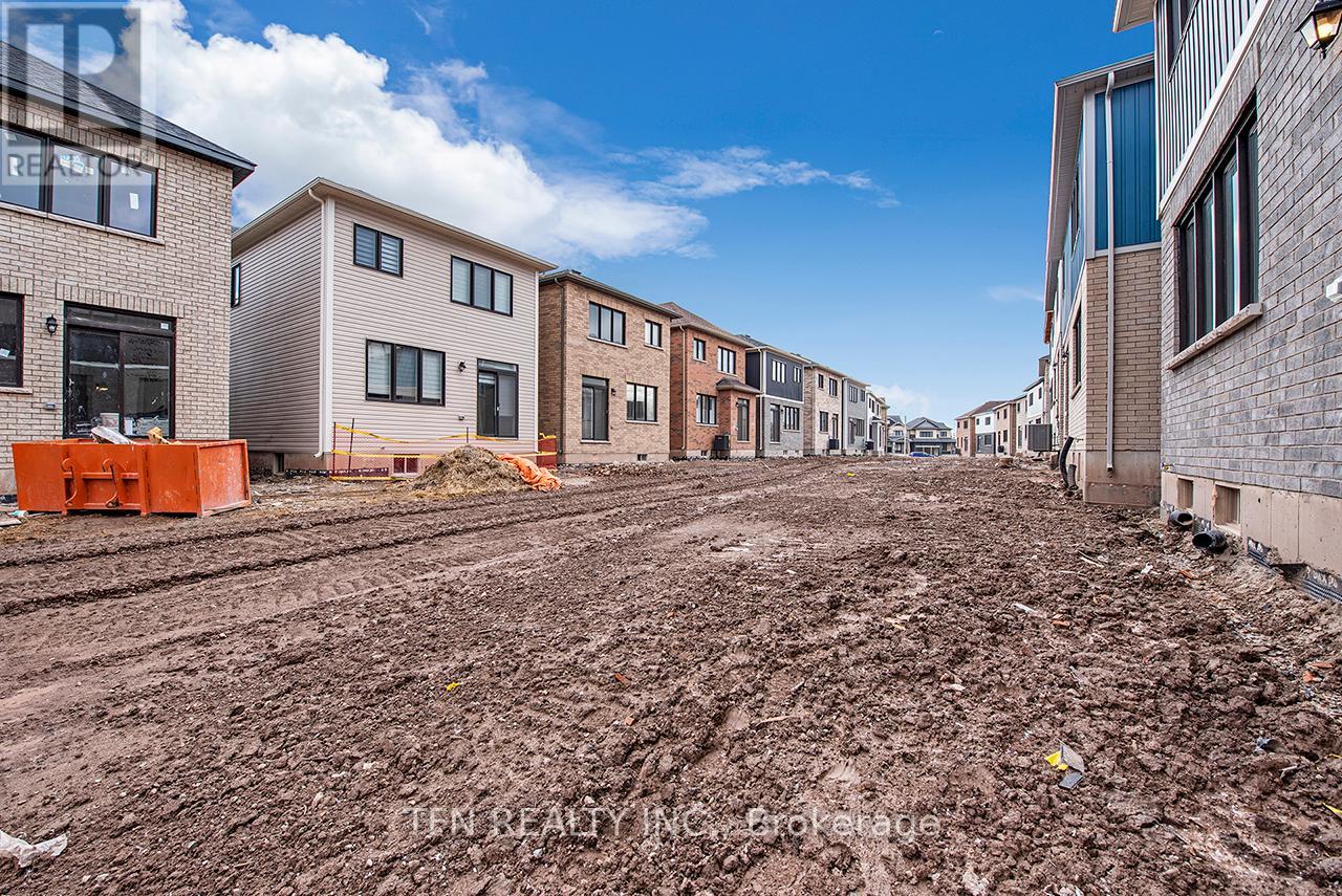 132 Eastbridge Avenue, Welland, Ontario  L3B 0M4 - Photo 4 - X12418146