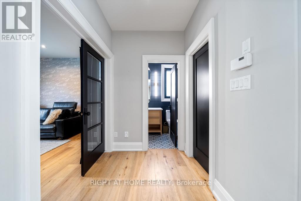 166 Foxridge Drive, Hamilton, Ontario  L9G 5B9 - Photo 11 - X12418160