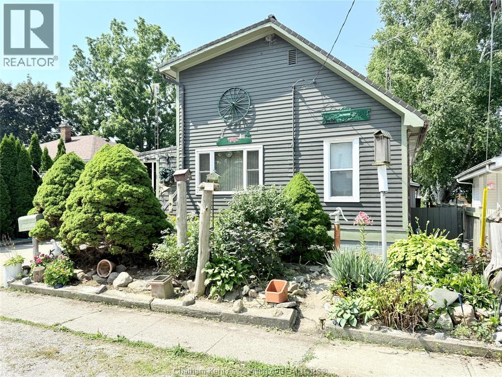 419 Emily Street, Wallaceburg, Ontario  N8A 4K4 - Photo 2 - 25024045