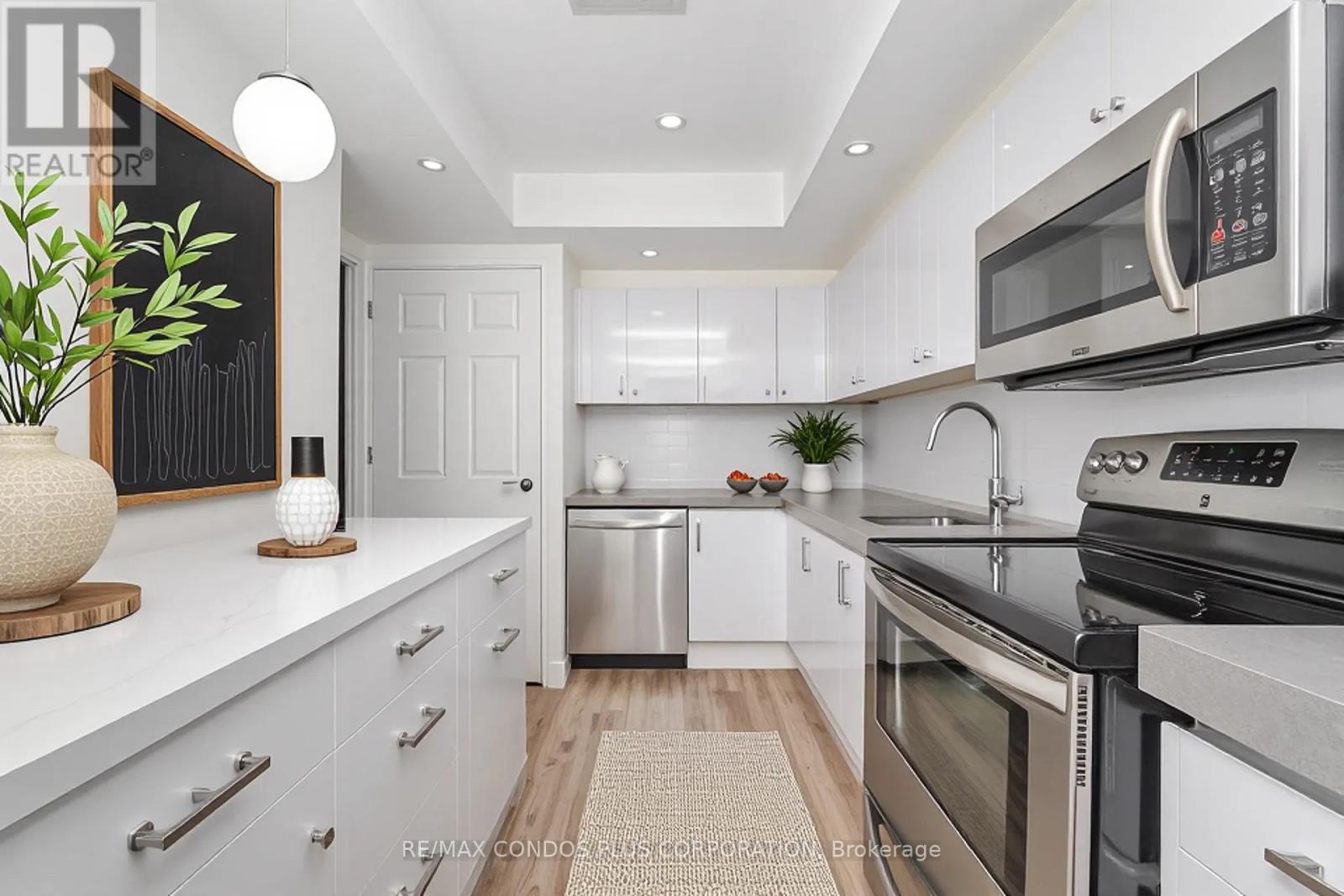 805 - 2045 Lake Shore Boulevard W, Toronto (Mimico), Ontario  M8V 2Z6 - Photo 11 - W12411496