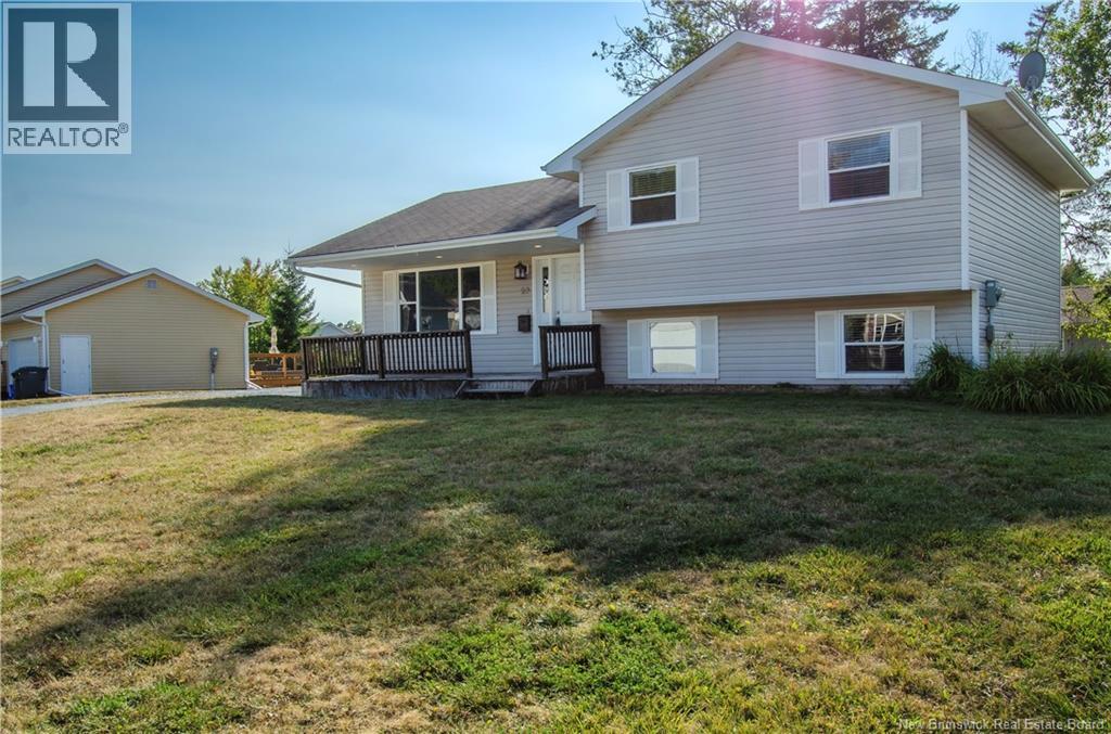 23 Hawkes Drive, Saint John, New Brunswick  E2M 0A5 - Photo 2 - NB126285