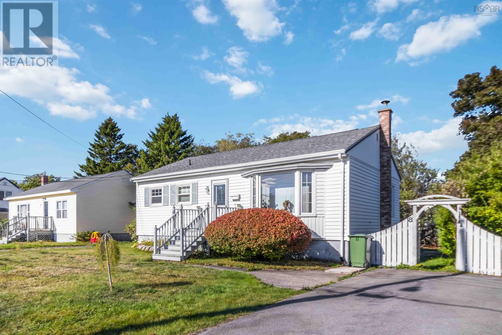 Property at 8 Devon Crescent image 2