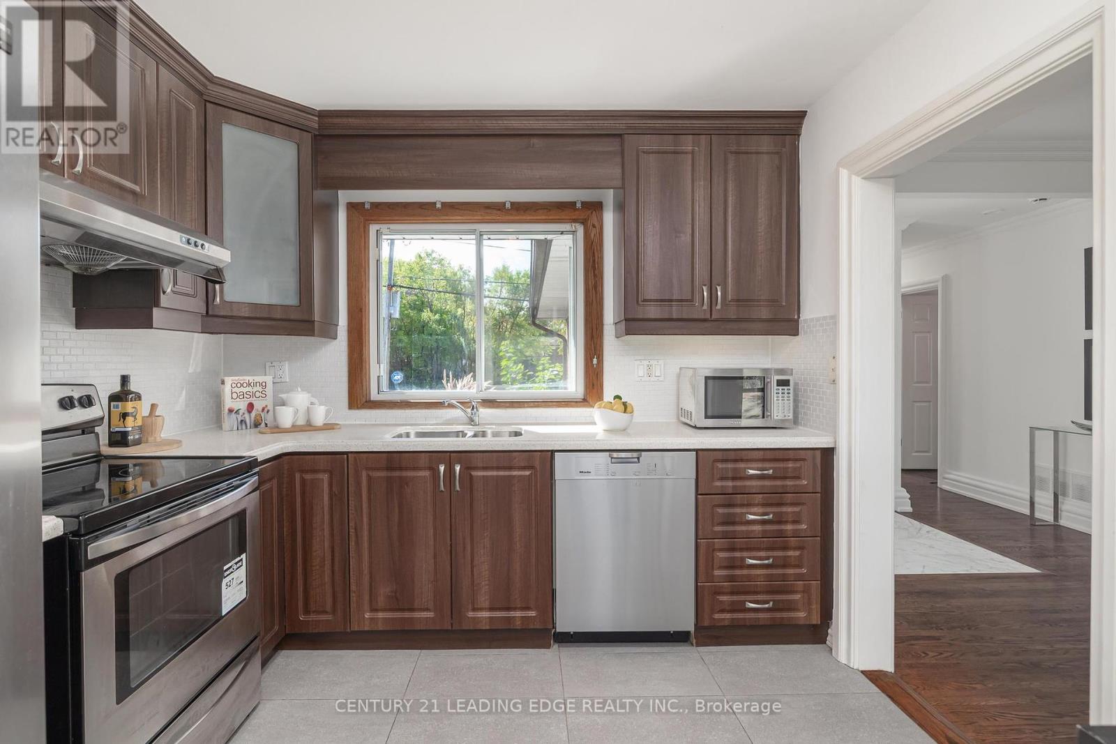 26 Elvaston Drive, Toronto, Ontario  M4A 1M9 - Photo 10 - C12418251