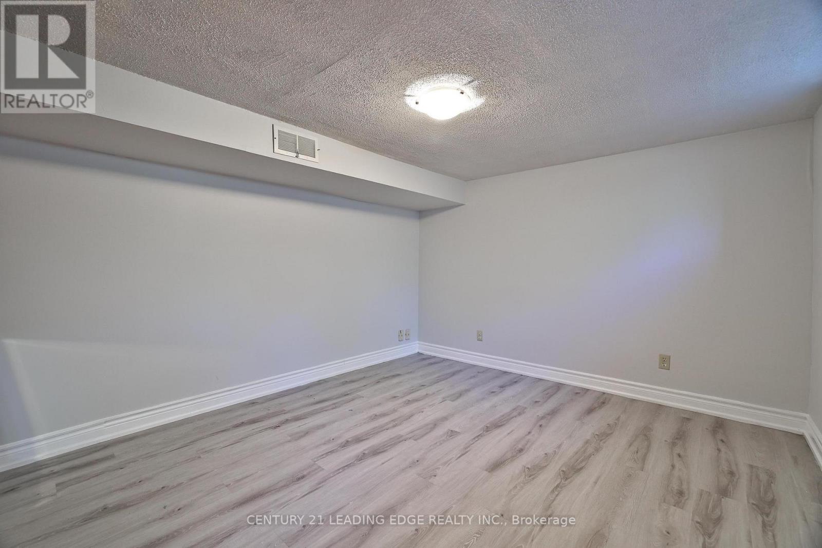 26 Elvaston Drive, Toronto, Ontario  M4A 1M9 - Photo 24 - C12418251