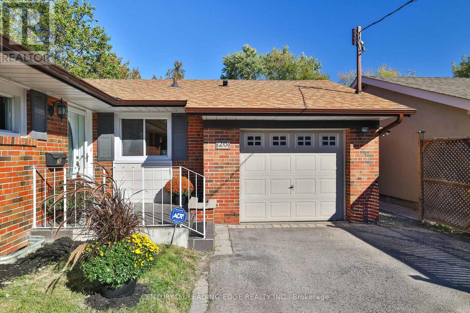 26 Elvaston Drive, Toronto, Ontario  M4A 1M9 - Photo 3 - C12418251