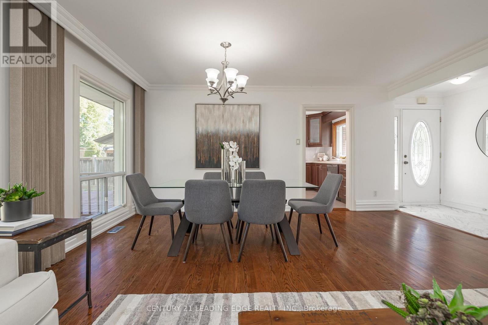 26 Elvaston Drive, Toronto, Ontario  M4A 1M9 - Photo 9 - C12418251