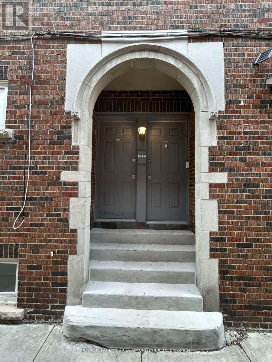 32 Glen Echo Road, Toronto, Ontario  M4N 2E1 - Photo 2 - C12418278