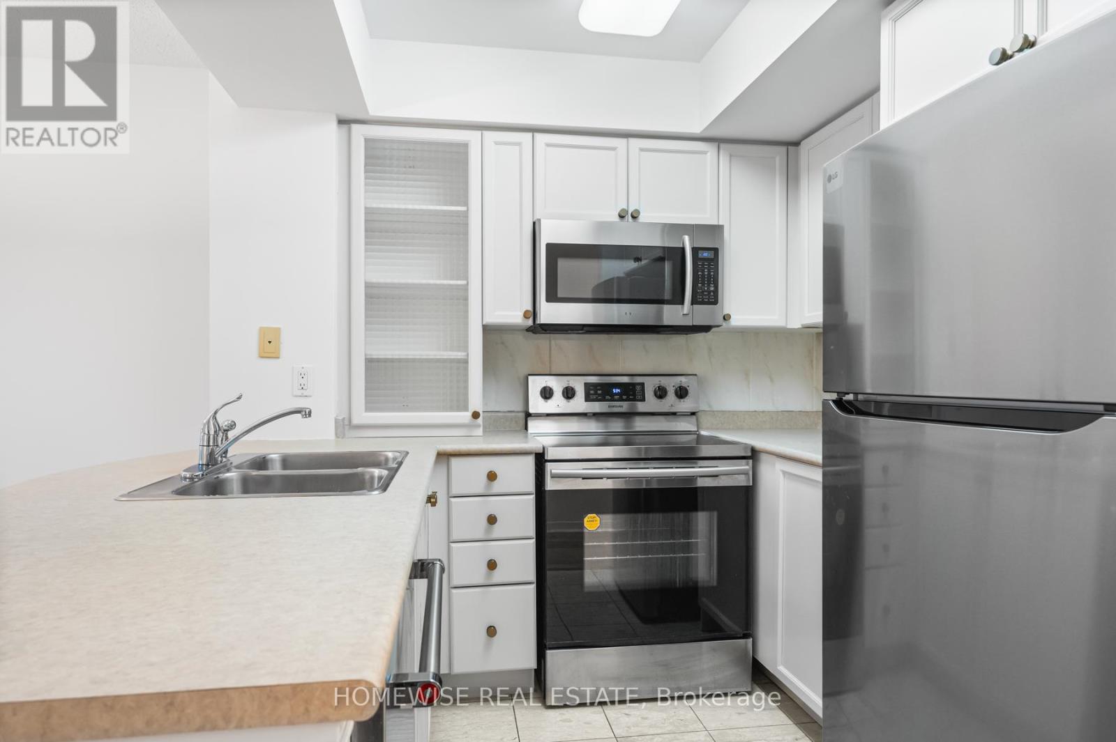 601 - 388 Bloor Street E, Toronto, Ontario  M4W 1H4 - Photo 3 - C12418292