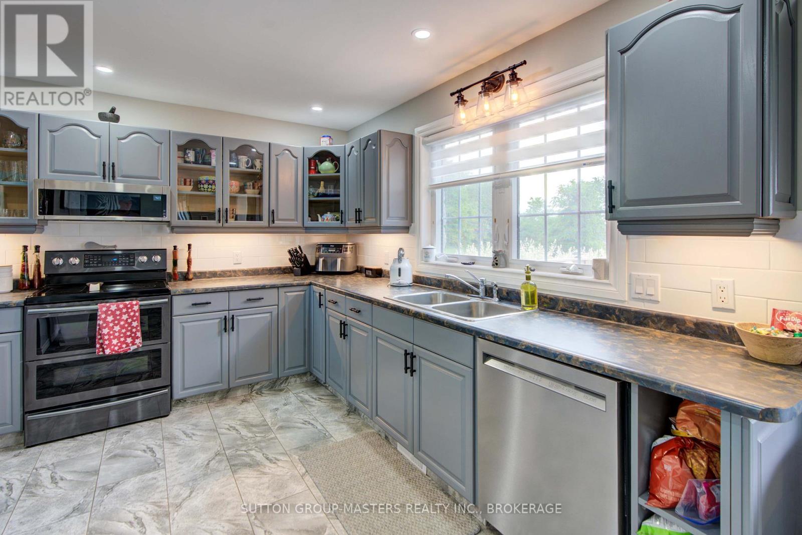 302 Greens Road, Leeds And The Thousand Islands, Ontario  K0H 2N0 - Photo 28 - X12418370