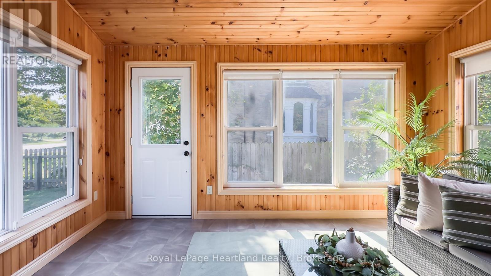 25 Wellington Street N, Goderich, Ontario  N7A 2W6 - Photo 24 - X12418355