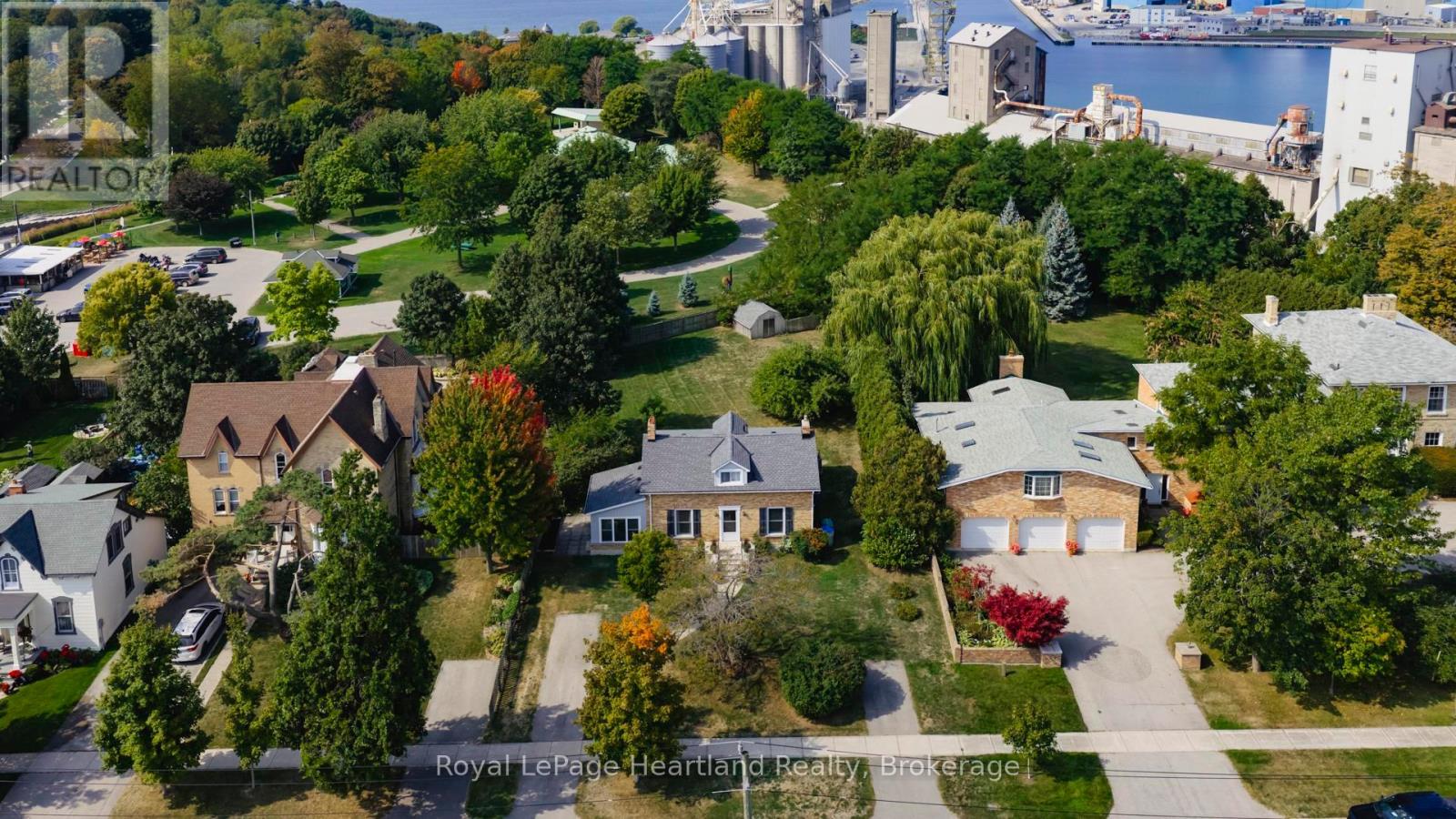 25 Wellington Street N, Goderich, Ontario  N7A 2W6 - Photo 3 - X12418355