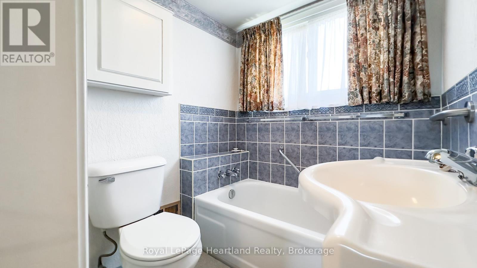 25 Wellington Street N, Goderich, Ontario  N7A 2W6 - Photo 36 - X12418355
