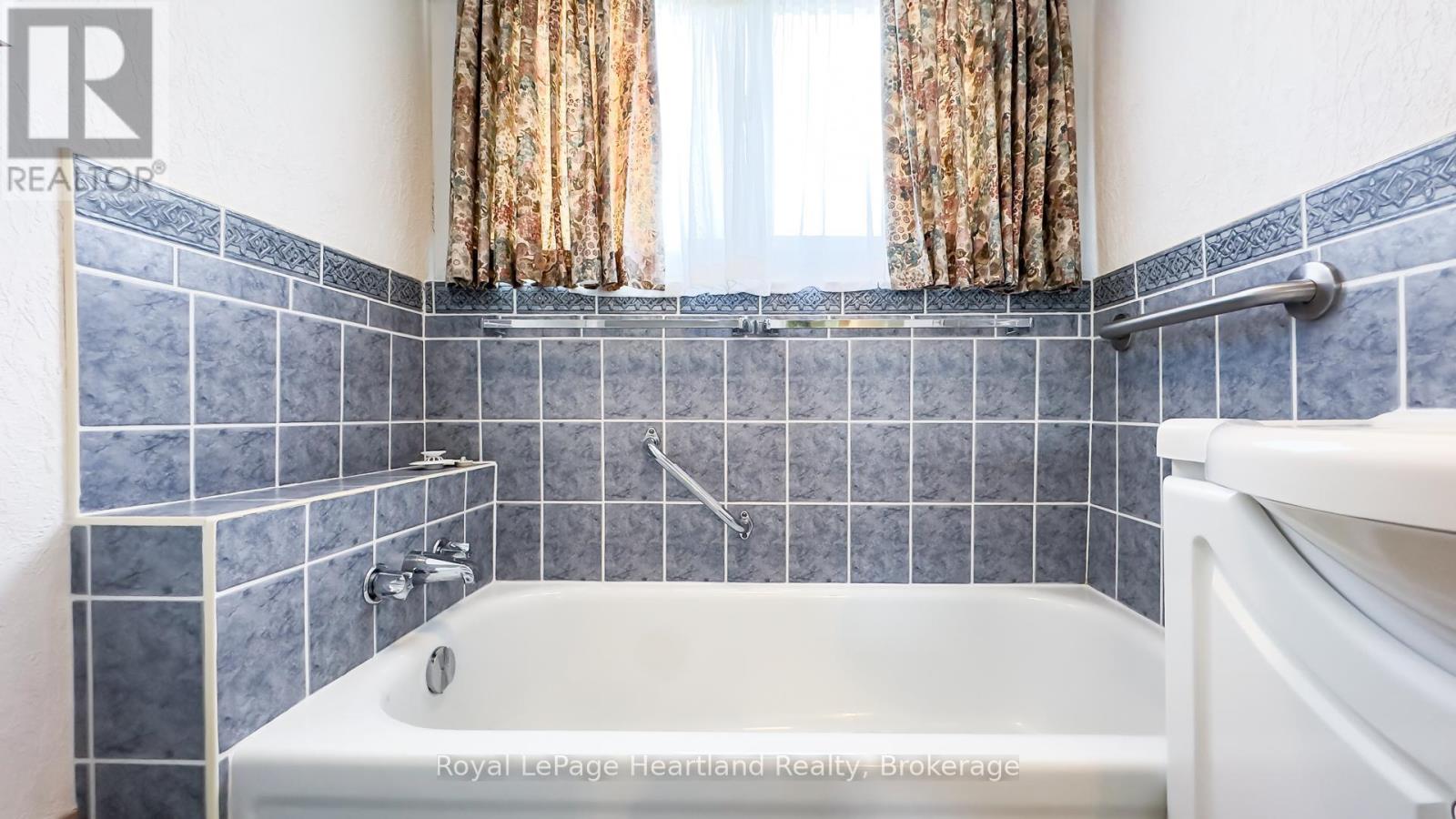 25 Wellington Street N, Goderich, Ontario  N7A 2W6 - Photo 37 - X12418355