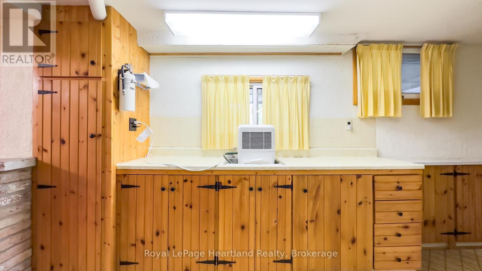 25 Wellington Street N, Goderich, Ontario  N7A 2W6 - Photo 48 - X12418355