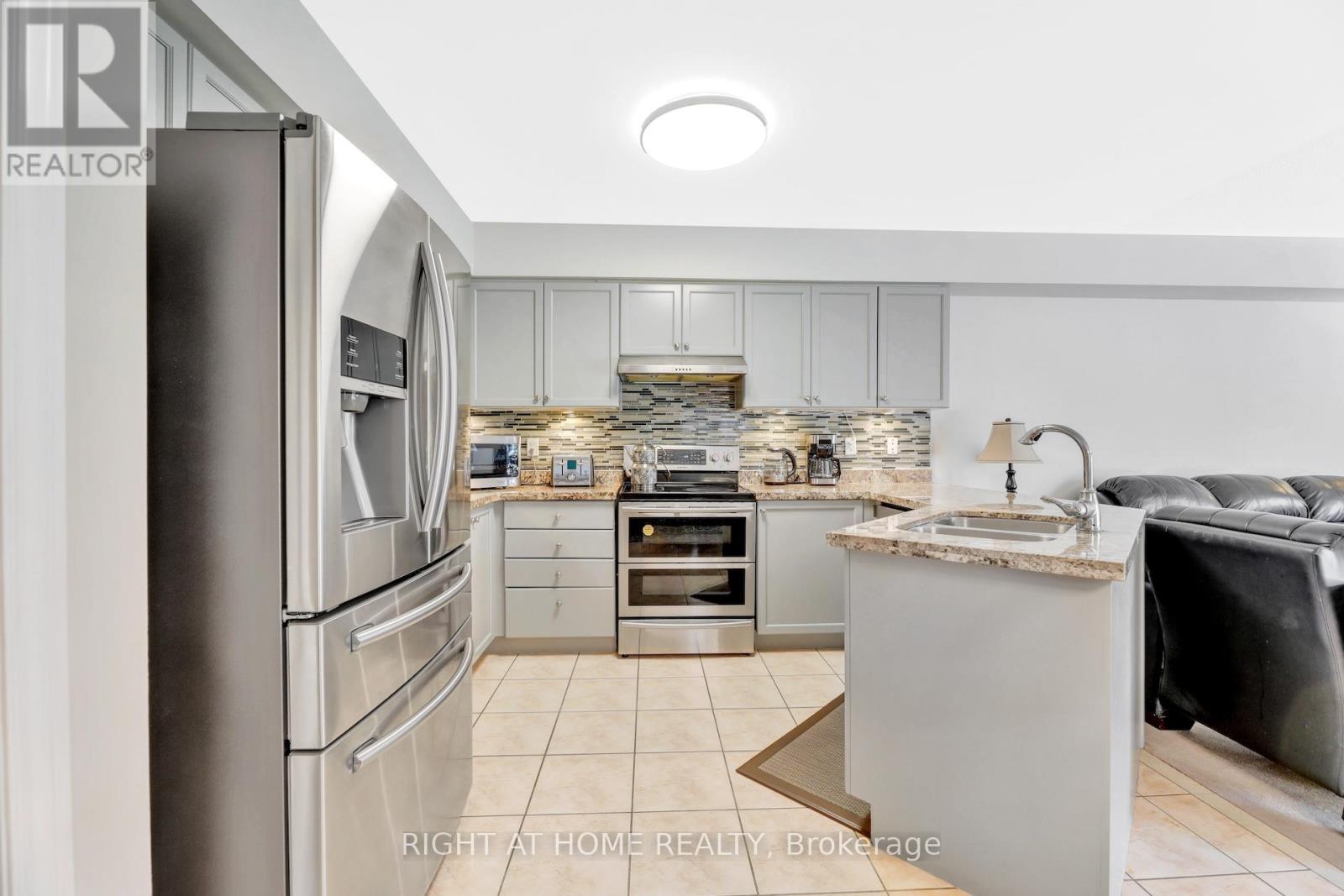 62 Martini Drive, Richmond Hill, Ontario  L4S 2T7 - Photo 10 - N12418179