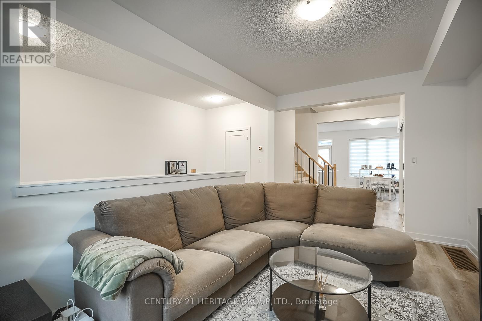125 Lyall Stokes Circle, East Gwillimbury, Ontario  L0G 1M0 - Photo 10 - N12418225