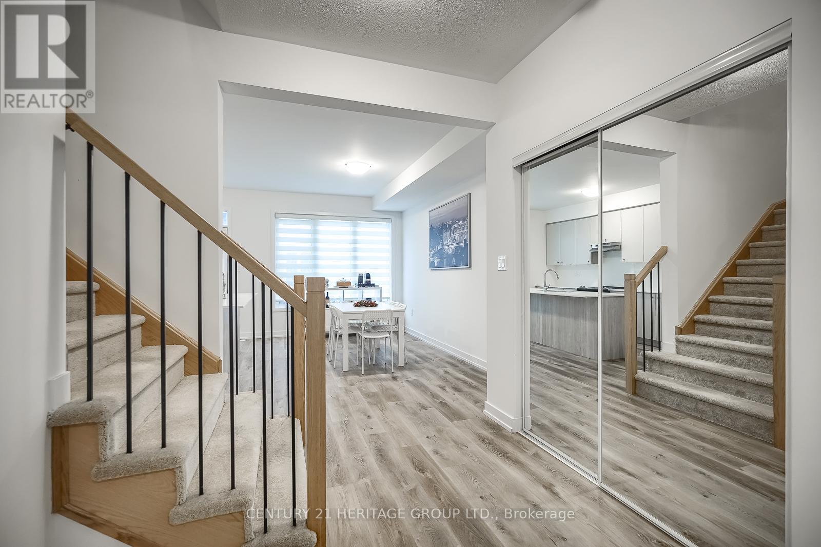 125 Lyall Stokes Circle, East Gwillimbury, Ontario  L0G 1M0 - Photo 11 - N12418225