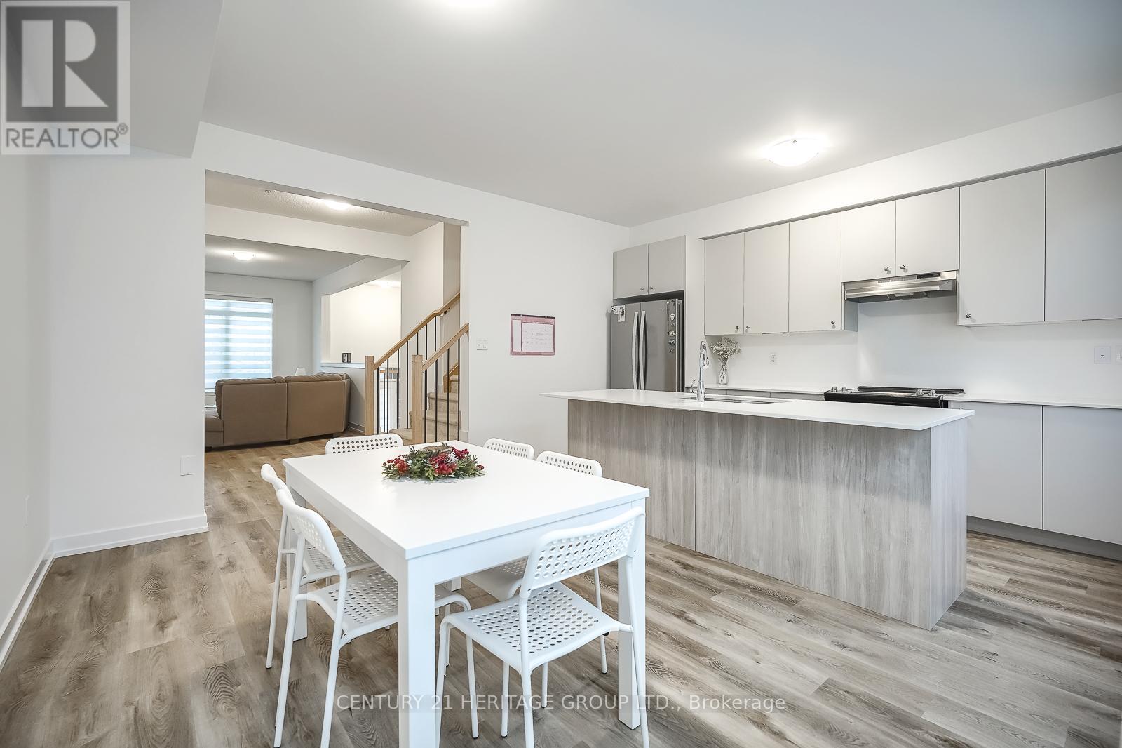 125 Lyall Stokes Circle, East Gwillimbury, Ontario  L0G 1M0 - Photo 13 - N12418225