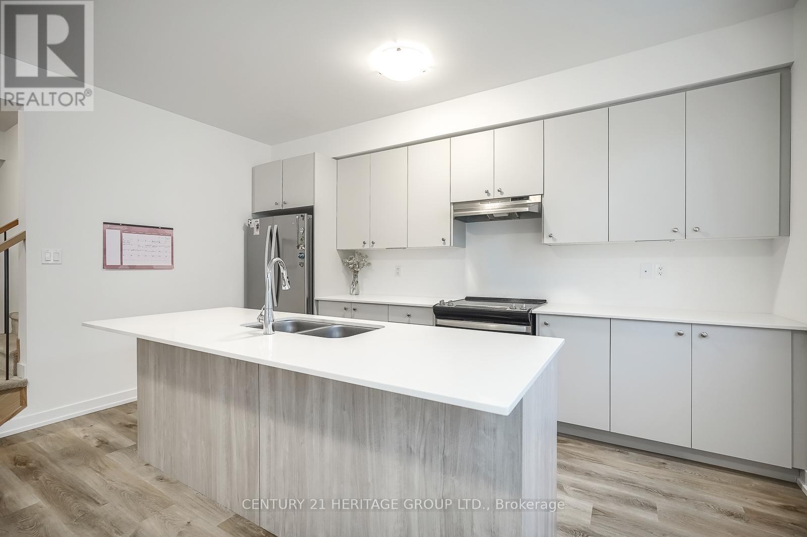 125 Lyall Stokes Circle, East Gwillimbury, Ontario  L0G 1M0 - Photo 14 - N12418225