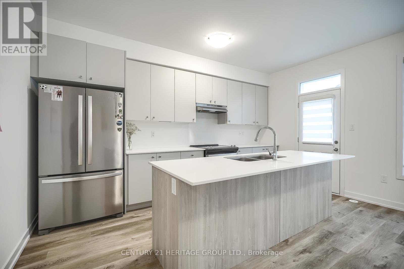 125 Lyall Stokes Circle, East Gwillimbury, Ontario  L0G 1M0 - Photo 15 - N12418225