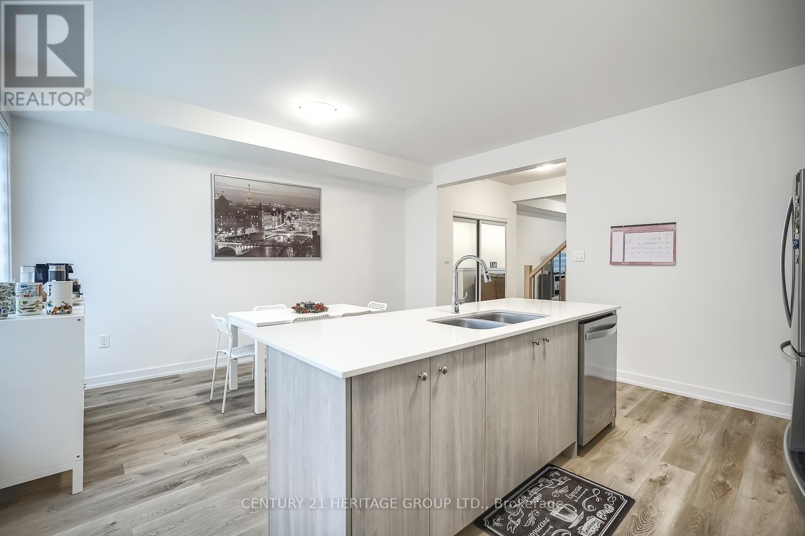 125 Lyall Stokes Circle, East Gwillimbury, Ontario  L0G 1M0 - Photo 17 - N12418225