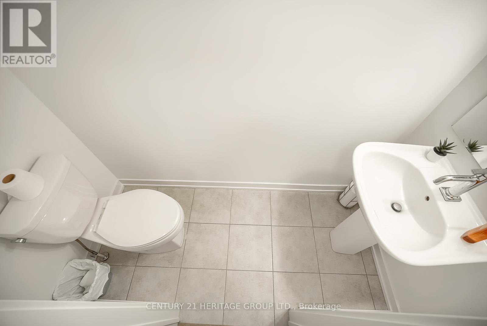 125 Lyall Stokes Circle, East Gwillimbury, Ontario  L0G 1M0 - Photo 19 - N12418225