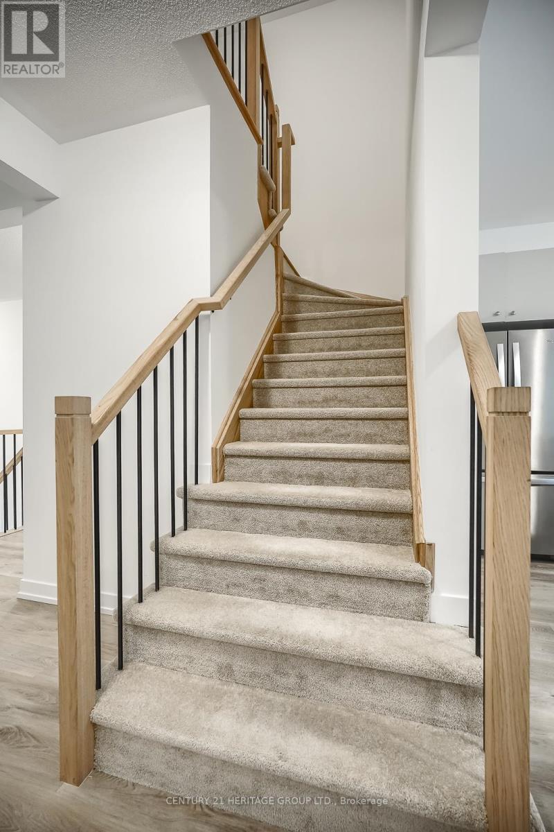 125 Lyall Stokes Circle, East Gwillimbury, Ontario  L0G 1M0 - Photo 20 - N12418225