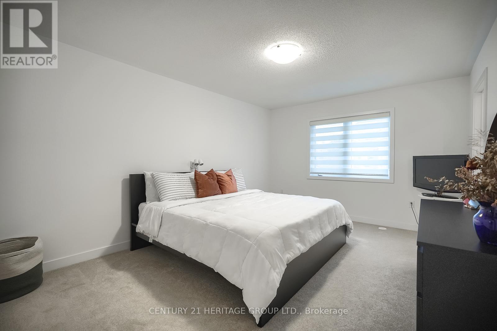 125 Lyall Stokes Circle, East Gwillimbury, Ontario  L0G 1M0 - Photo 21 - N12418225