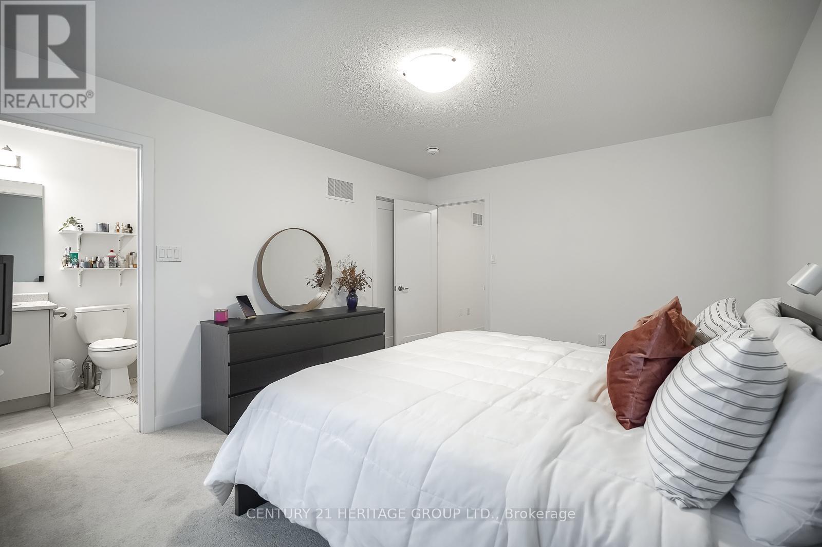 125 Lyall Stokes Circle, East Gwillimbury, Ontario  L0G 1M0 - Photo 23 - N12418225