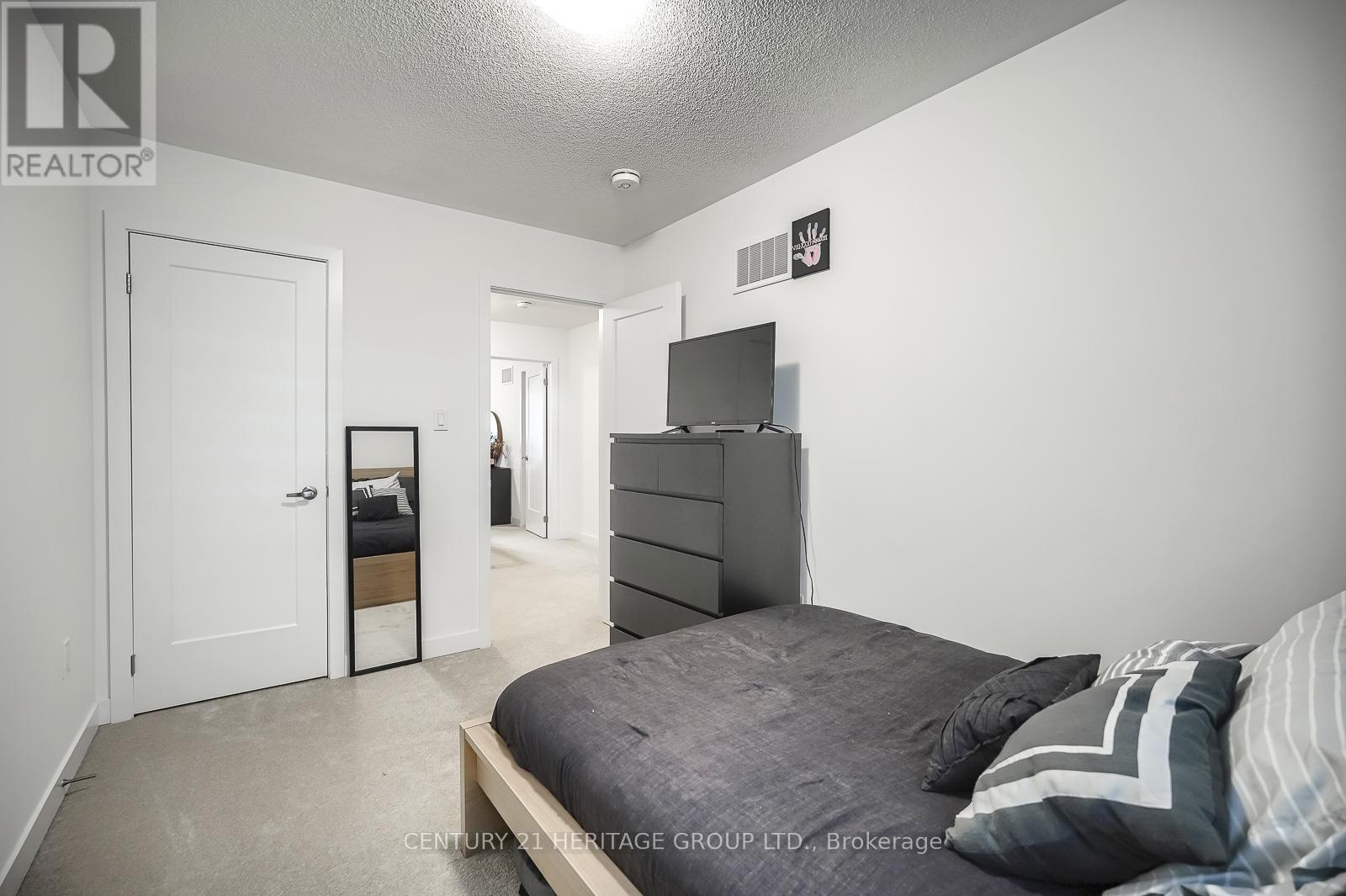 125 Lyall Stokes Circle, East Gwillimbury, Ontario  L0G 1M0 - Photo 26 - N12418225