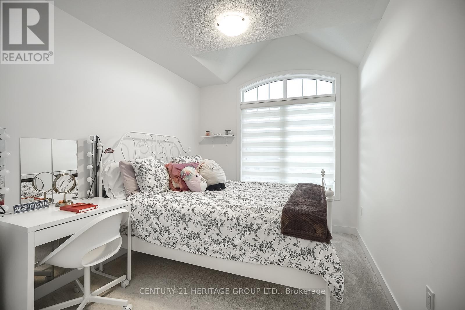125 Lyall Stokes Circle, East Gwillimbury, Ontario  L0G 1M0 - Photo 27 - N12418225