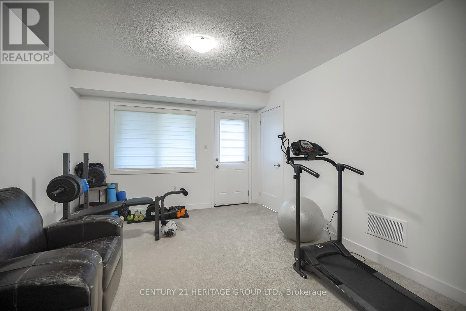 125 Lyall Stokes Circle, East Gwillimbury, Ontario  L0G 1M0 - Photo 31 - N12418225