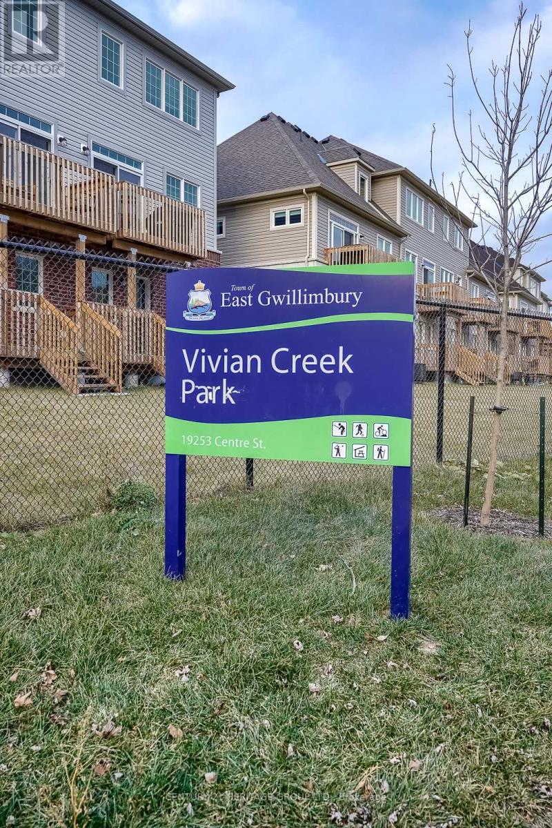 125 Lyall Stokes Circle, East Gwillimbury, Ontario  L0G 1M0 - Photo 34 - N12418225