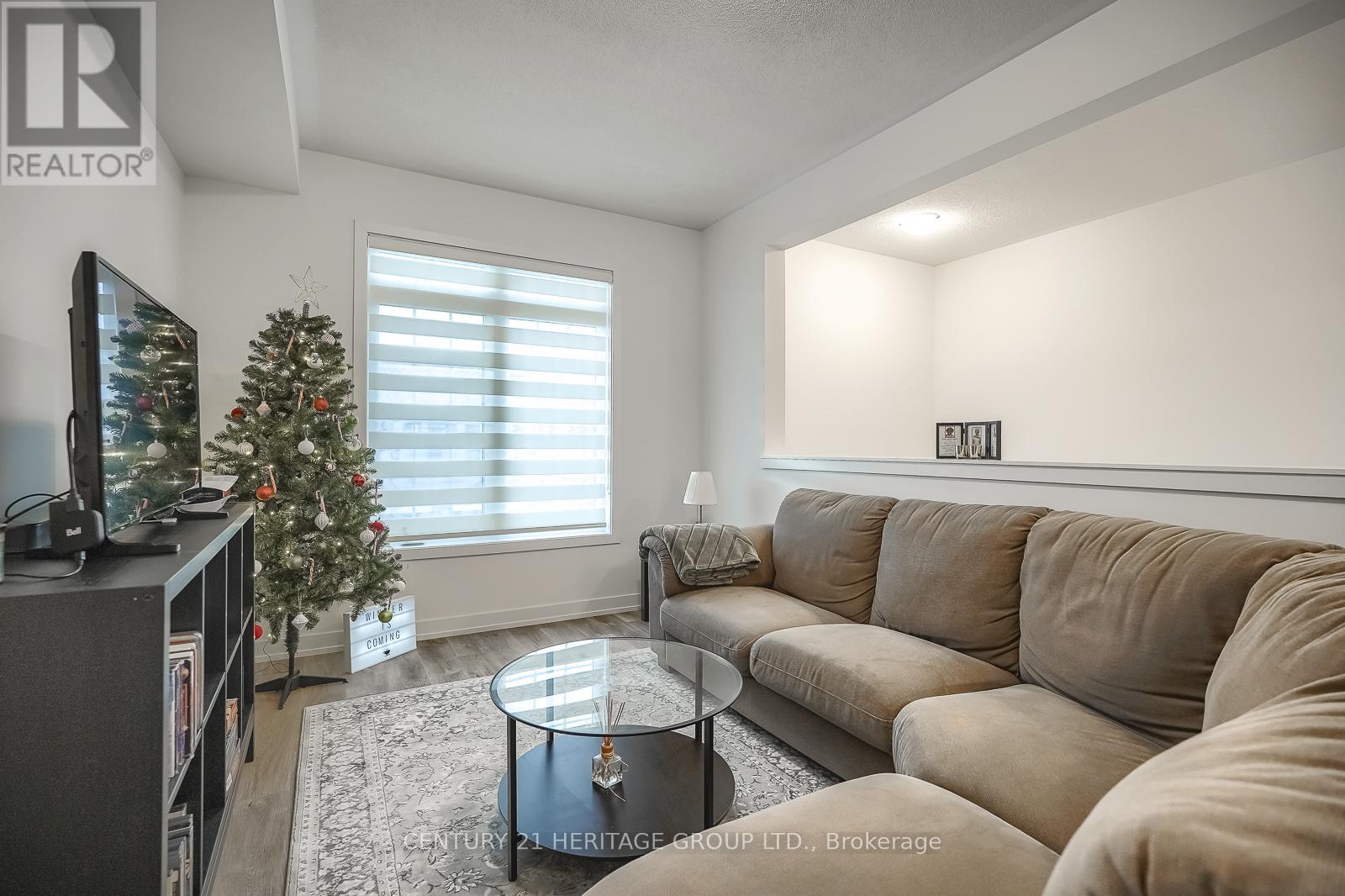 125 Lyall Stokes Circle, East Gwillimbury, Ontario  L0G 1M0 - Photo 7 - N12418225