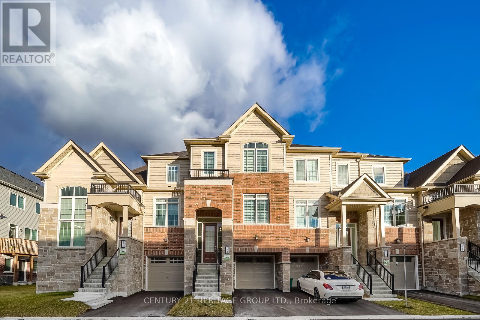 125 Lyall Stokes Circle, East Gwillimbury, Ontario  L0G 1M0 - Photo 3 - N12418233