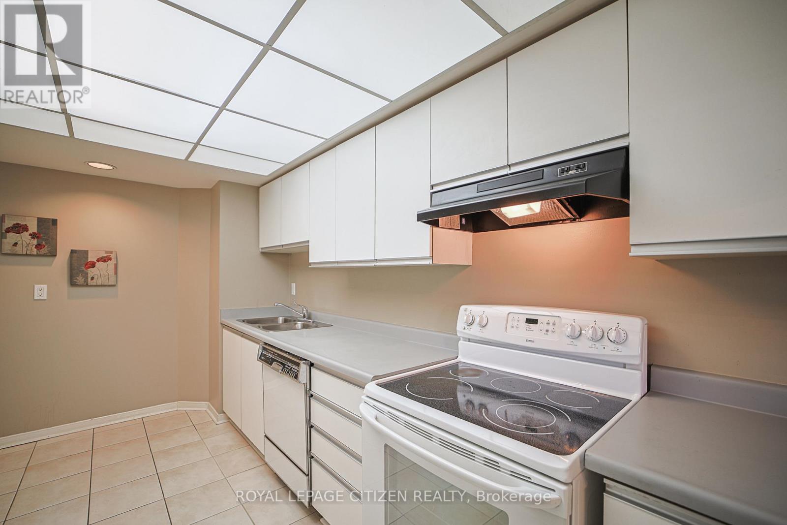 217 - 100 Arbors Lane, Vaughan, Ontario  L4L 7G4 - Photo 10 - N12418281