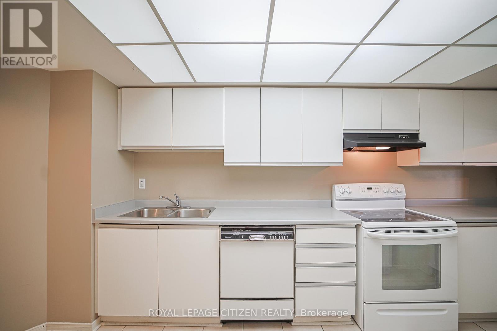 217 - 100 Arbors Lane, Vaughan, Ontario  L4L 7G4 - Photo 8 - N12418281