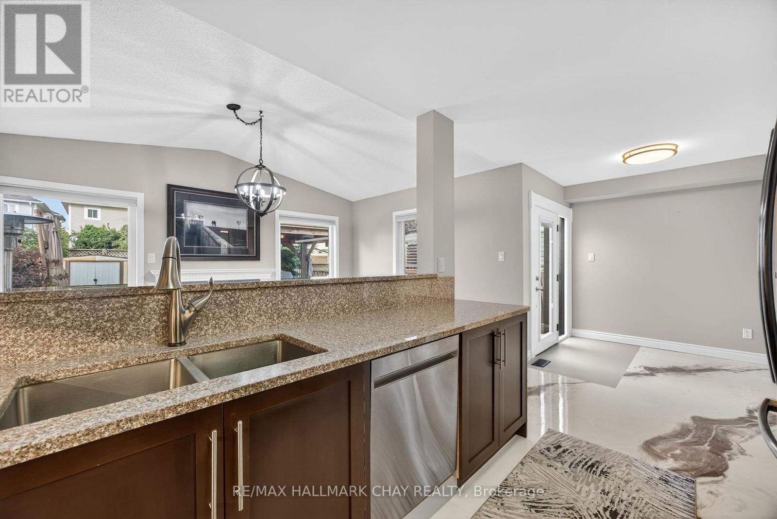 58 Mccurdy Drive, New Tecumseth, Ontario  L0G 1W0 - Photo 14 - N12418312