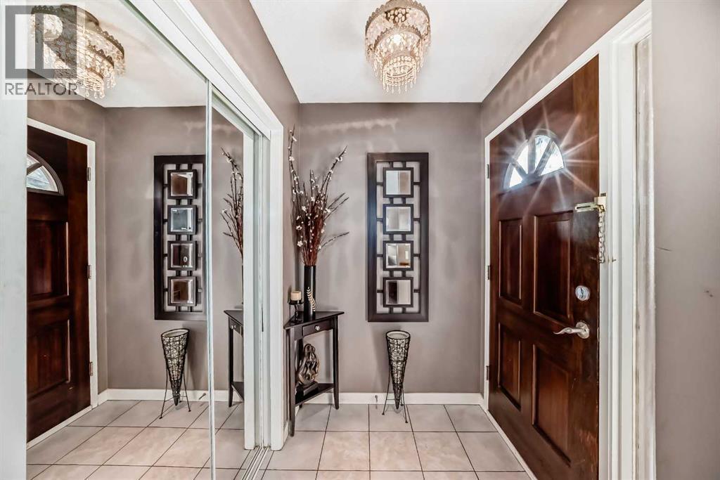 554 Whitehill Place Ne, Calgary, Alberta  T1Y 3G8 - Photo 4 - A2256198