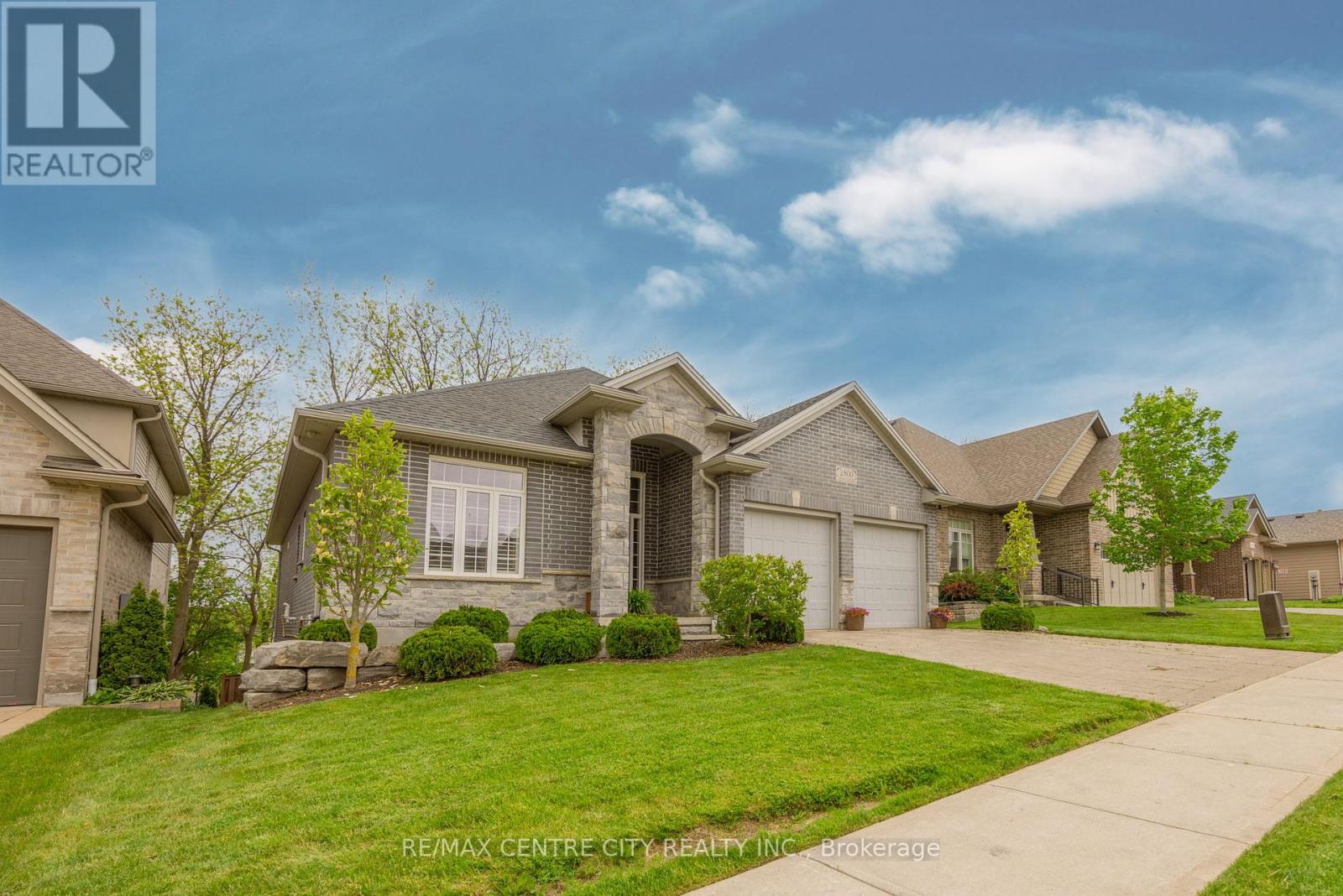 2800 Sheffield Place, London South, Ontario  N6M 0E5 - Photo 2 - X12418410
