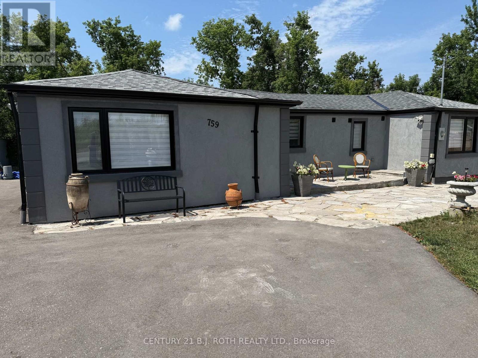 Upper 2 - 759 Essa Road, Barrie, Ontario  L4N 9G1 - Photo 2 - S12418205