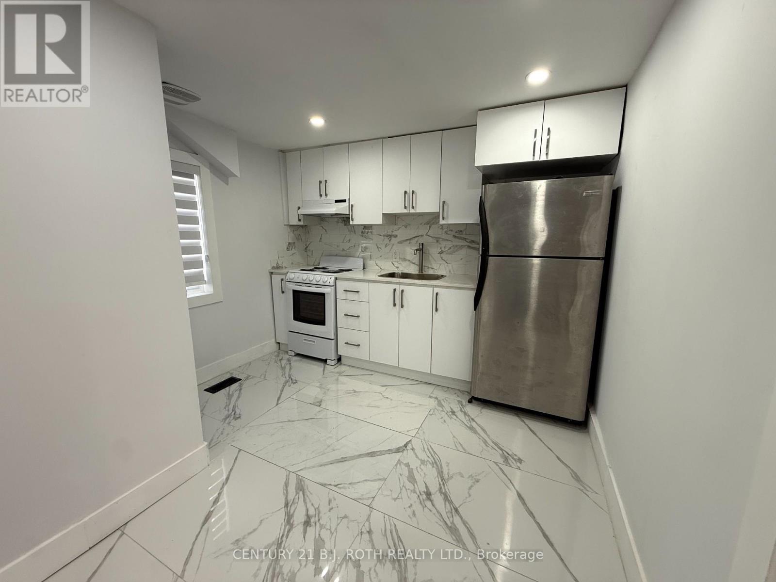 Upper 2 - 759 Essa Road, Barrie, Ontario  L4N 9G1 - Photo 3 - S12418205